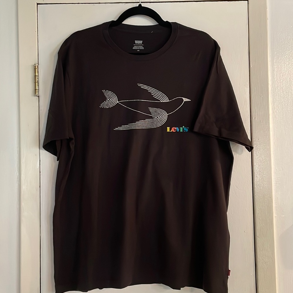 Levi’s Black Tee